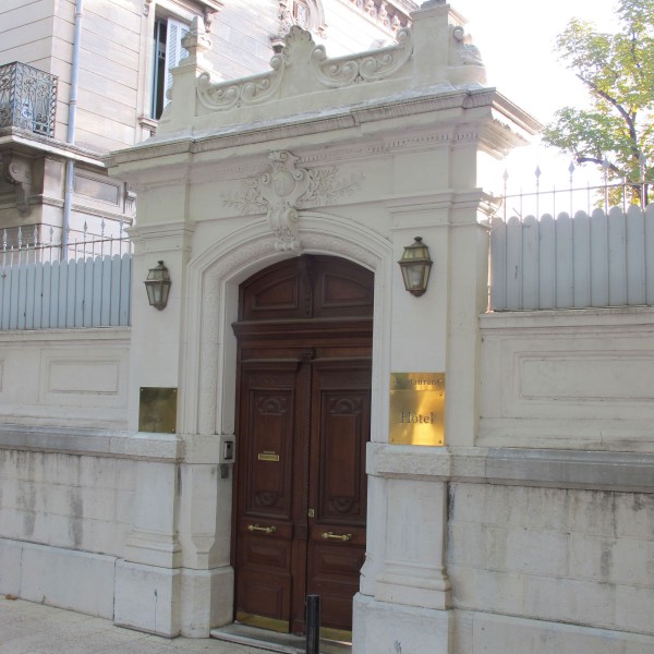 L'extérieur de la Maison de Sophie - Maison d'hôtes à Nîmes