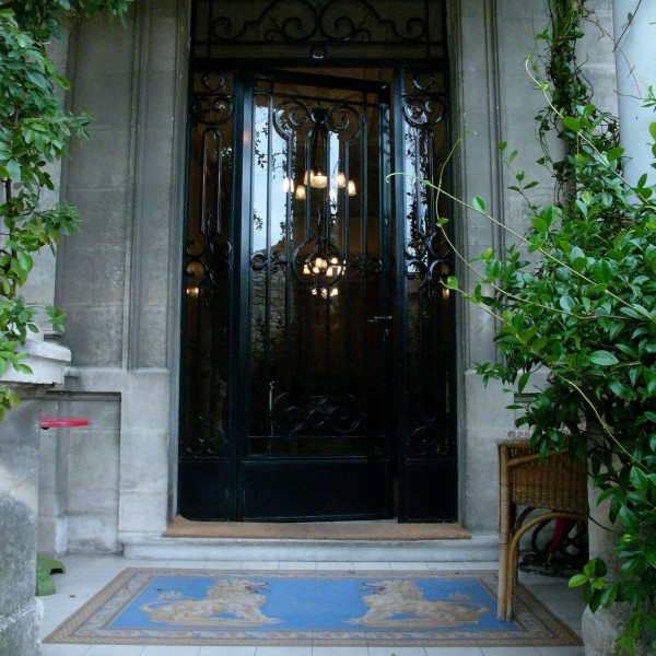 L'extérieur de la Maison de Sophie - Maison d'hôtes à Nîmes